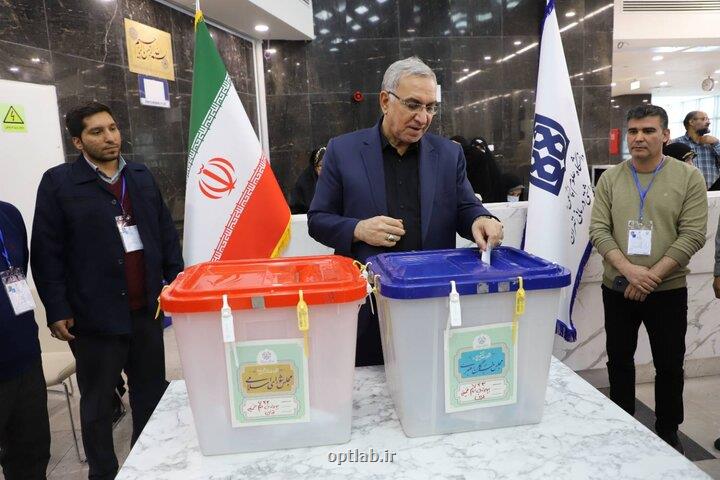 وزیر بهداشت در انتخابات شرکت کرد