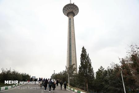 برج میلاد امشب در پشتیبانی از بیماران مبتلا به ایدز قرمز می شود