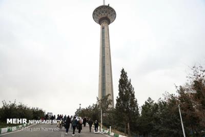 برج میلاد امشب در پشتیبانی از بیماران مبتلا به ایدز قرمز می شود