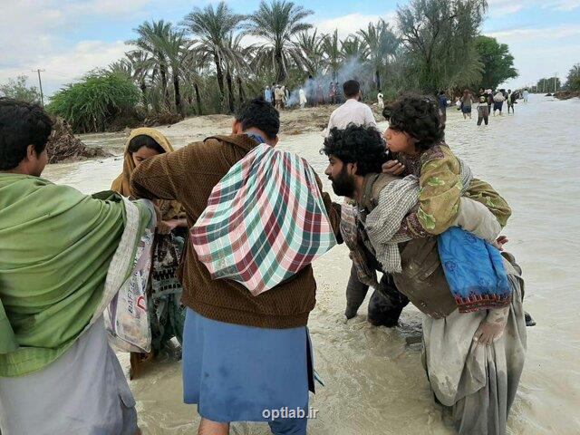 حضور پزشكان بسیجی در مناطق سیل زده